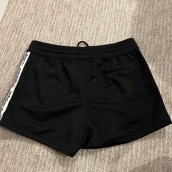 Adidas Original Casual Shorts - Picture 4 of 5